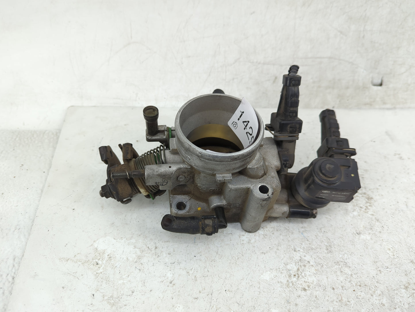 2005-2009 Hyundai Tucson Throttle Body P/N:35150-33010 Fits Fits 2005 2006 2007 2008 2009 2010 OEM Used Auto Parts - Oemused