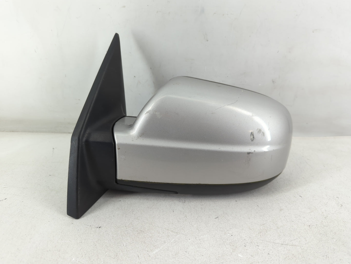 2005-2009 Hyundai Tucson Driver Left Side View Manual Door Mirror Silver - Oemusedautoparts1.com