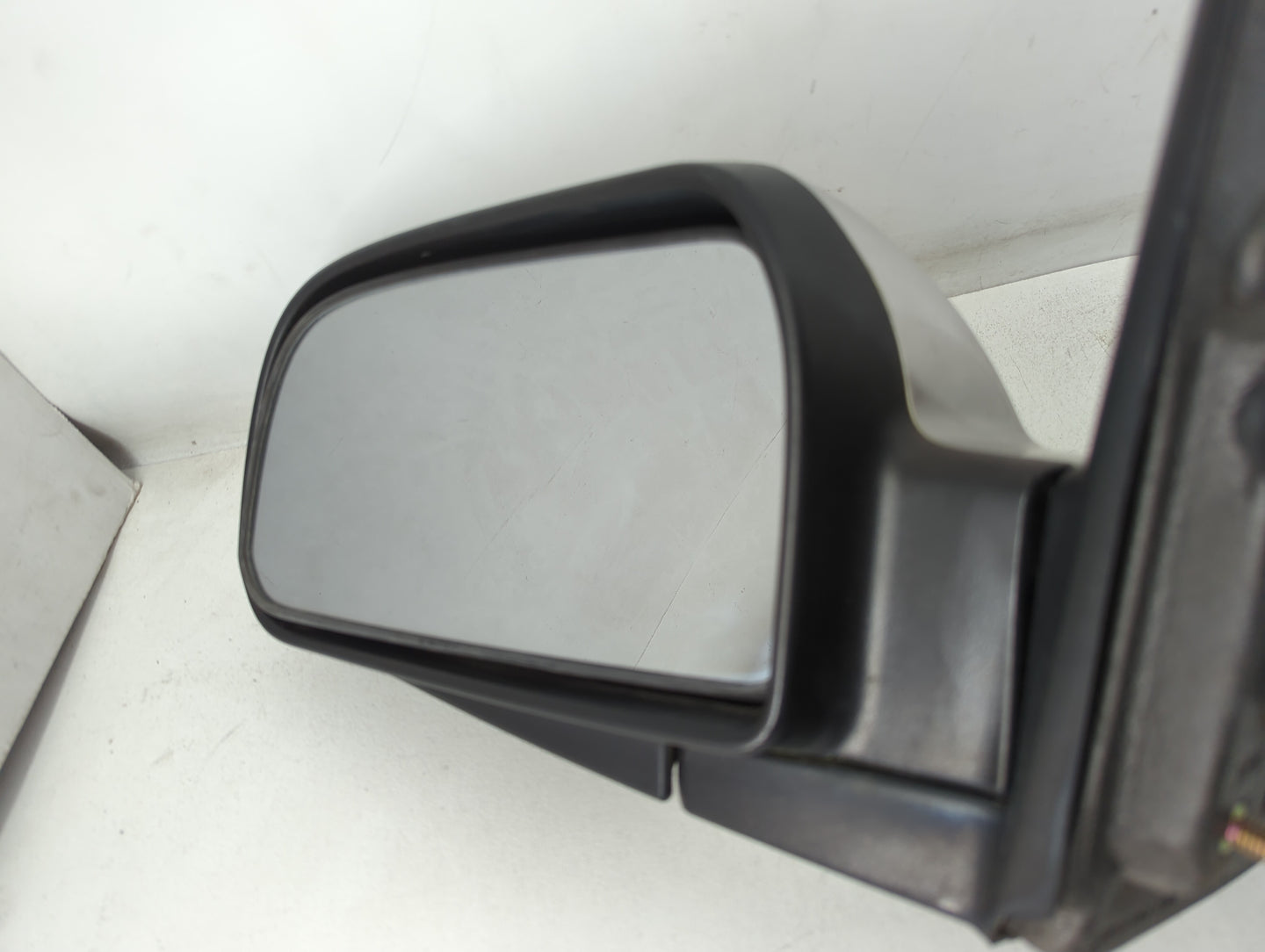 2005-2009 Hyundai Tucson Driver Left Side View Manual Door Mirror Silver - Oemusedautoparts1.com
