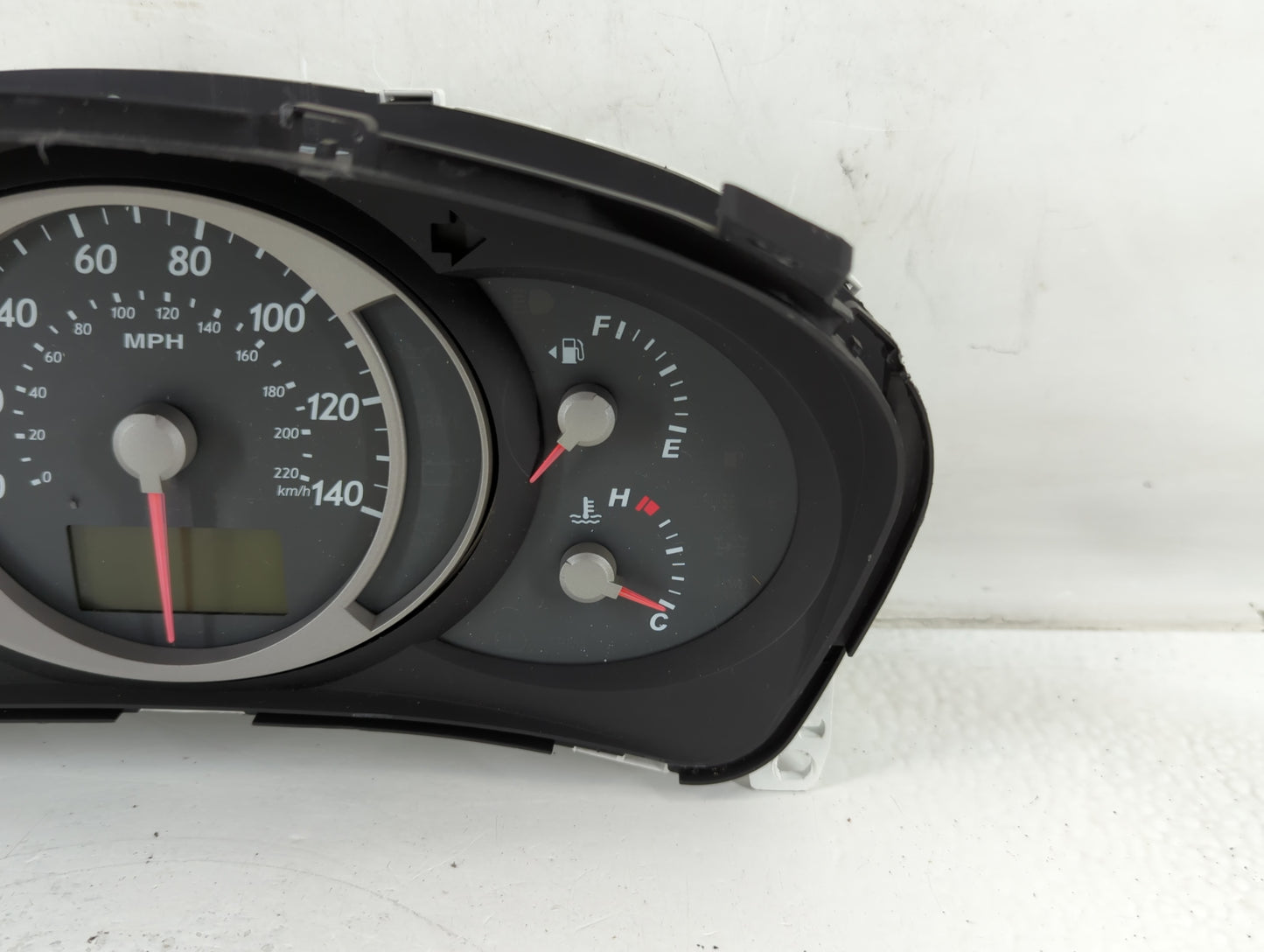 2005 Hyundai Tucson Instrument Cluster Speedometer Gauges Fits OEM Used Auto Parts - Oemusedautoparts1.com