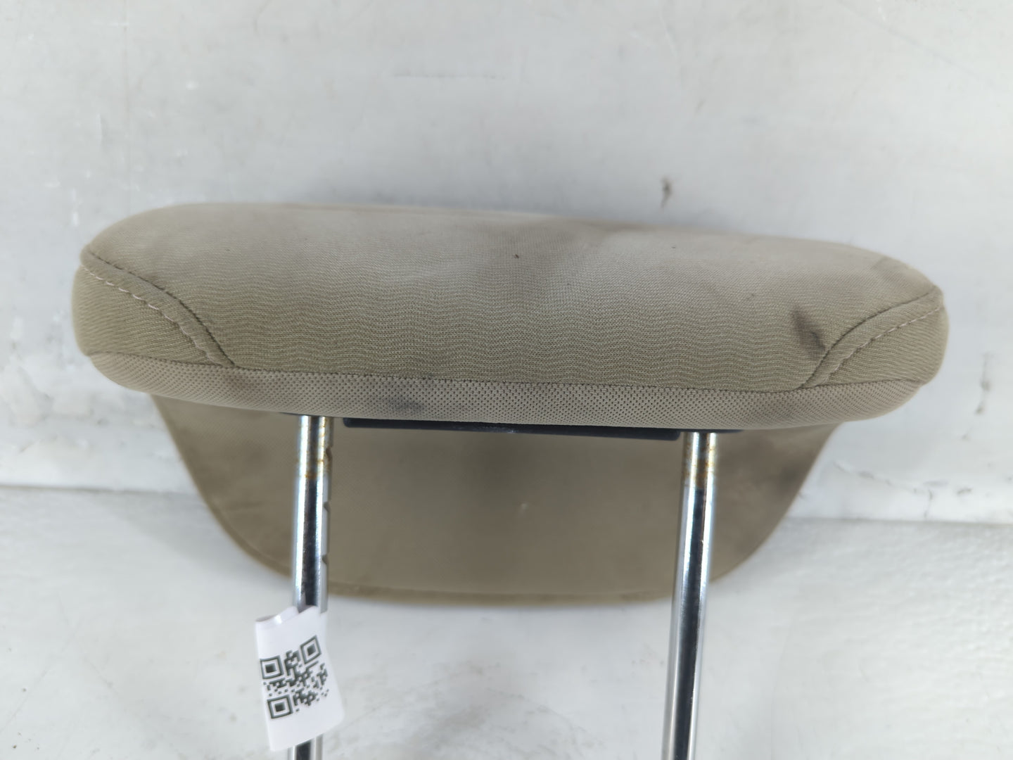 2005-2008 Hyundai Tucson Headrest Head Rest Front Driver Passenger Seat Fits Fits 2005 2006 2007 2008 OEM Used Auto Parts - 