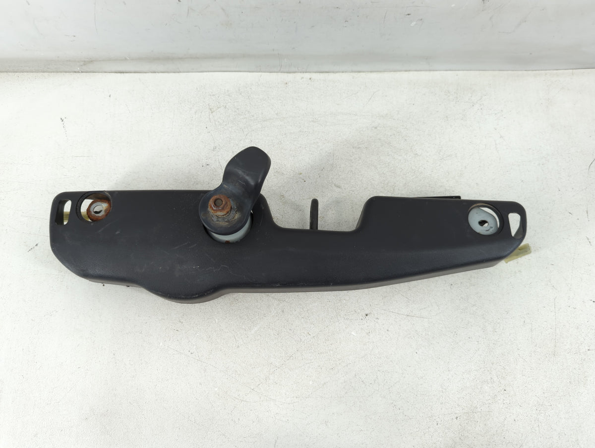 2005-2009 Hyundai Tucson Front Windshield Wiper Motor P/N:98700-2E001 Fits Fits 2005 2006 2007 2008 2009 OEM Used Auto Parts