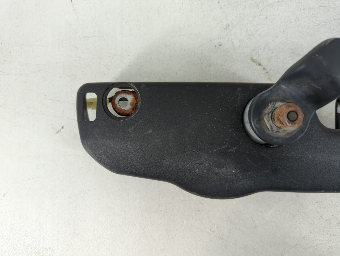 2005-2009 Hyundai Tucson Front Windshield Wiper Motor P/N:98700-2E001 Fits Fits 2005 2006 2007 2008 2009 OEM Used Auto Parts