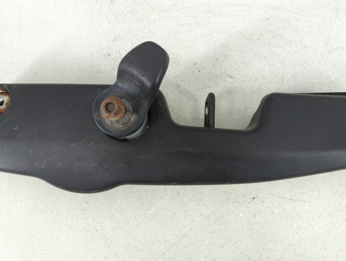 2005-2009 Hyundai Tucson Front Windshield Wiper Motor P/N:98700-2E001 Fits Fits 2005 2006 2007 2008 2009 OEM Used Auto Parts