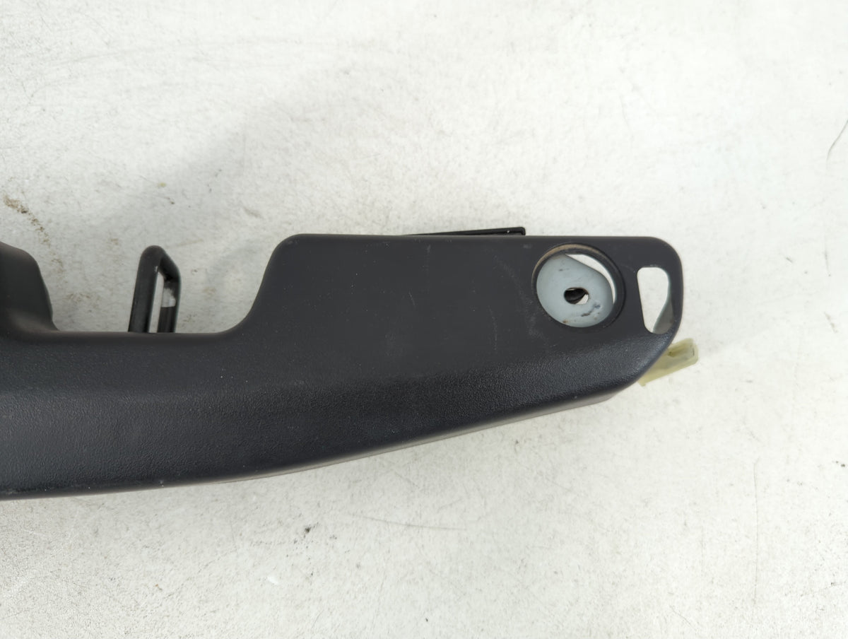 2005-2009 Hyundai Tucson Front Windshield Wiper Motor P/N:98700-2E001 Fits Fits 2005 2006 2007 2008 2009 OEM Used Auto Parts