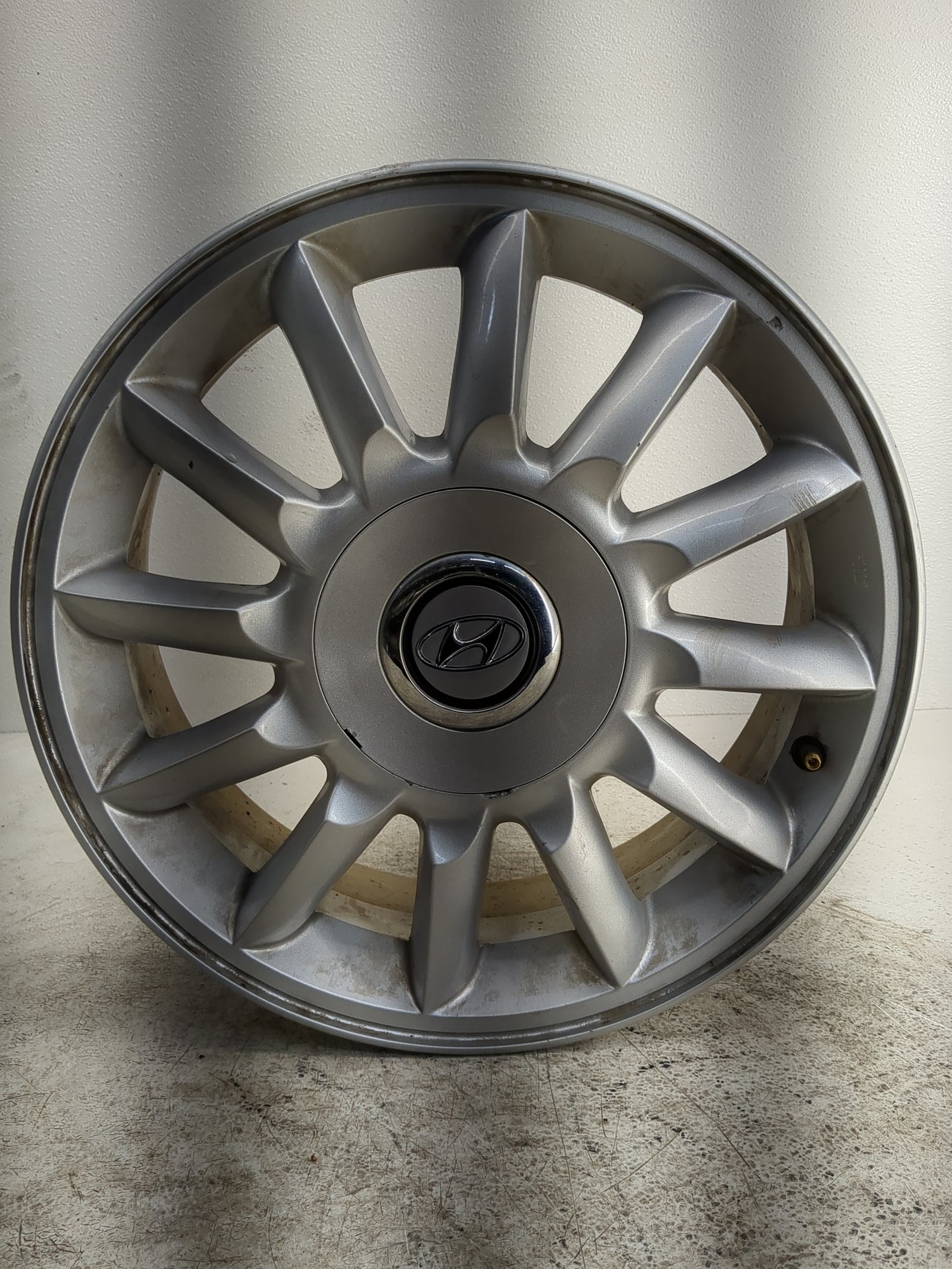 2004-2005 Hyundai Xg350 Oem Wheel Rim - Oemusedautoparts1.com