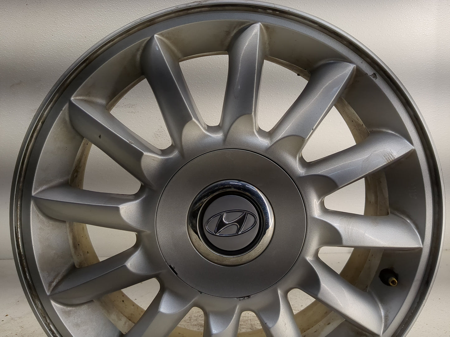 2004-2005 Hyundai Xg350 Oem Wheel Rim - Oemusedautoparts1.com