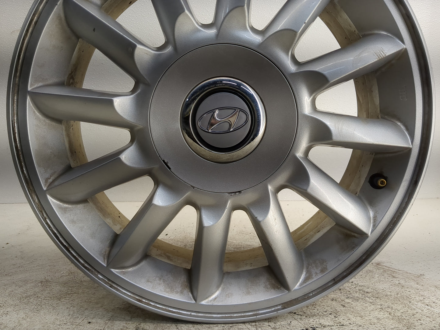 2004-2005 Hyundai Xg350 Oem Wheel Rim - Oemusedautoparts1.com
