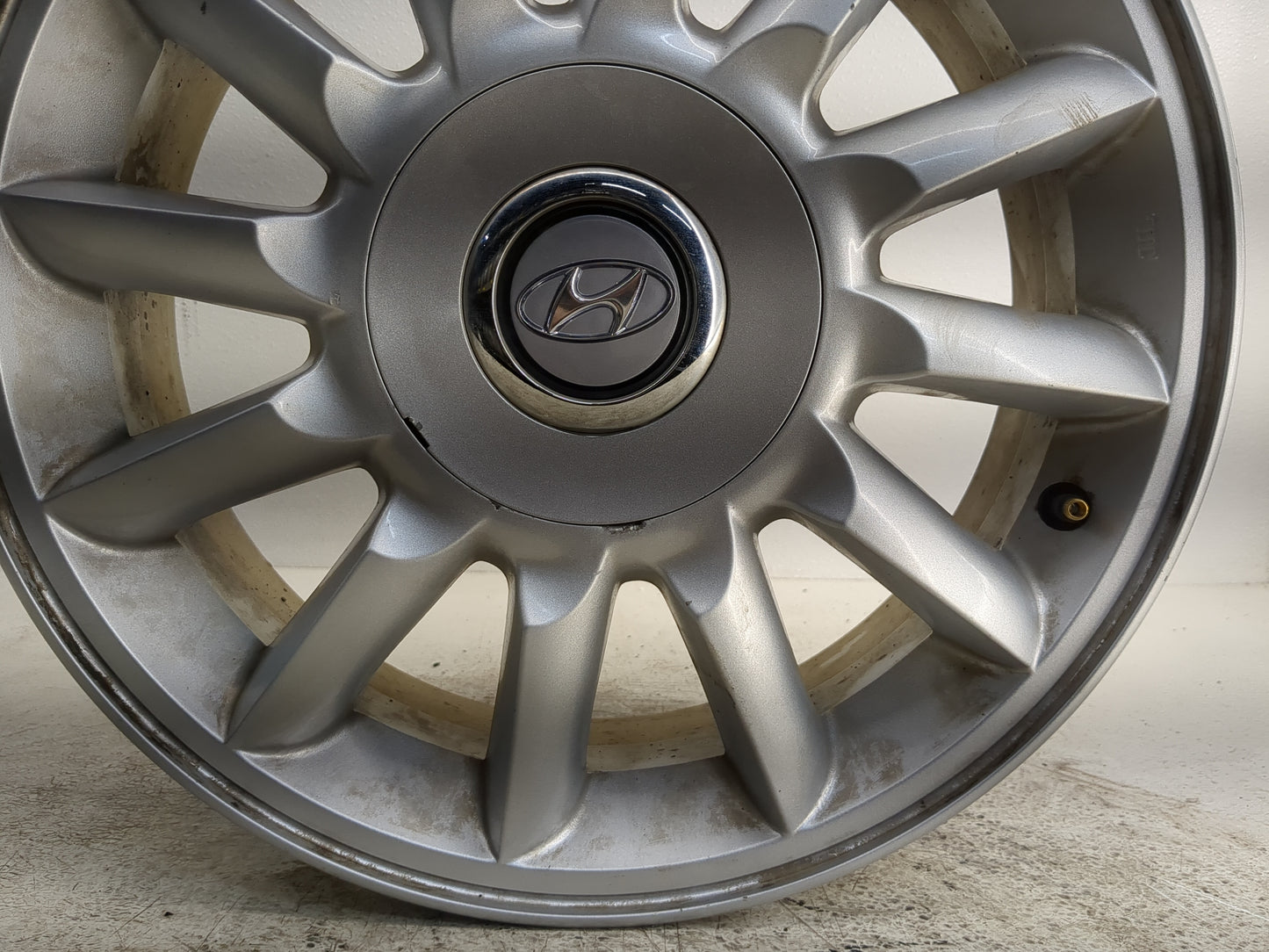 2004-2005 Hyundai Xg350 Oem Wheel Rim - Oemusedautoparts1.com