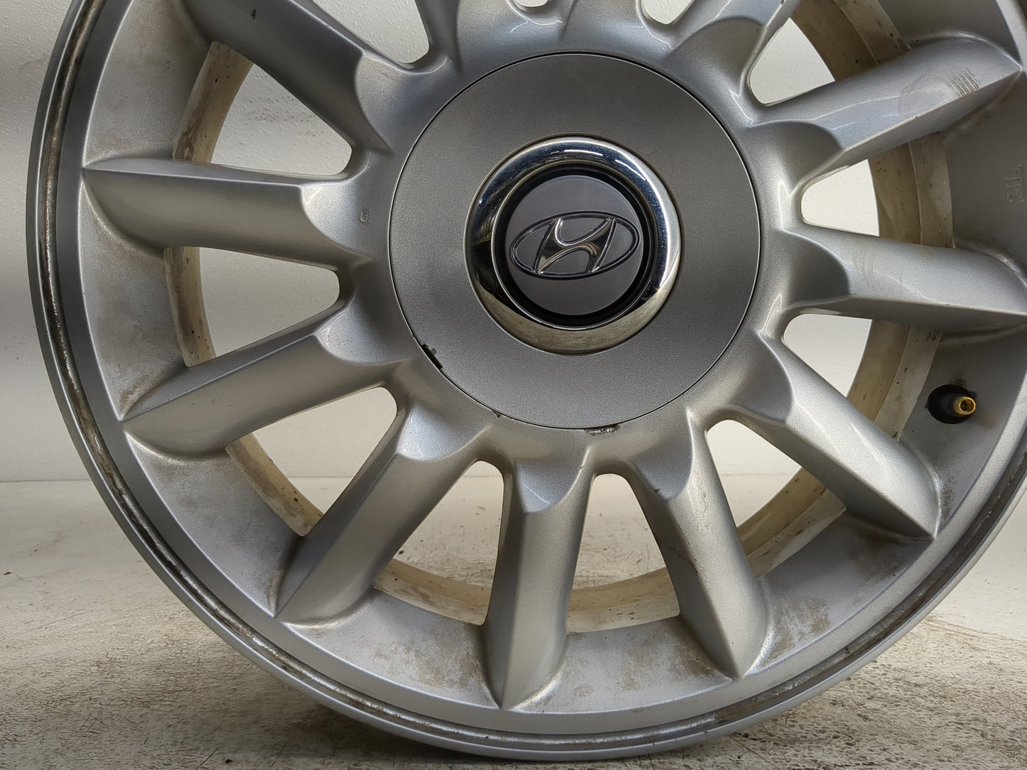 2004-2005 Hyundai Xg350 Oem Wheel Rim - Oemusedautoparts1.com
