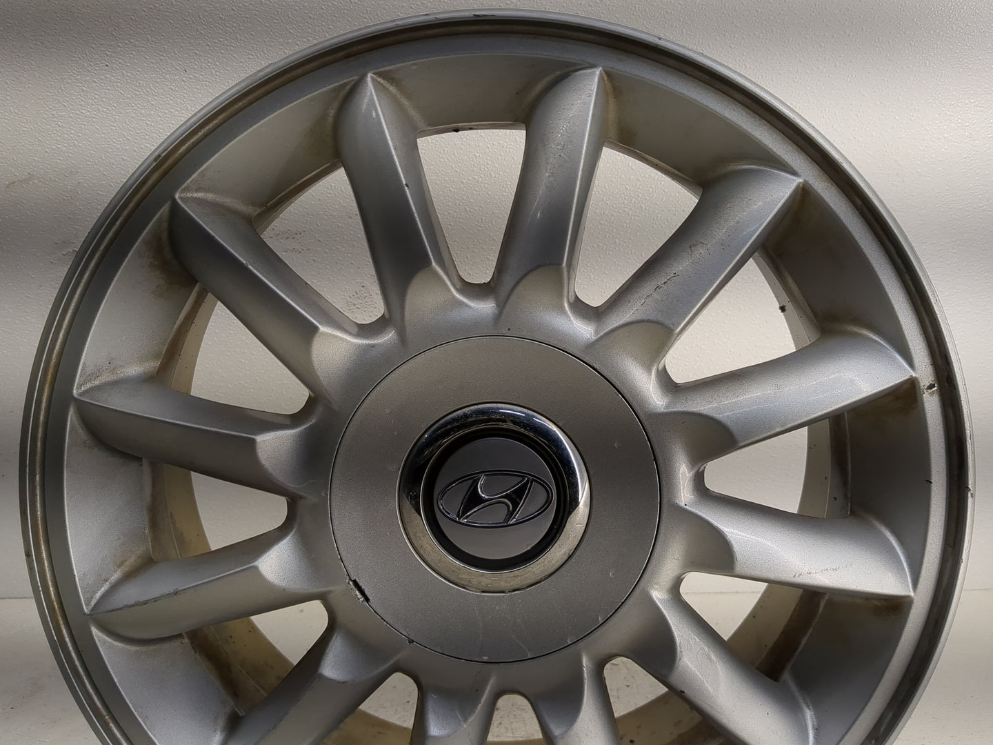 2004-2005 Hyundai Xg350 Oem Wheel Rim - Oemusedautoparts1.com