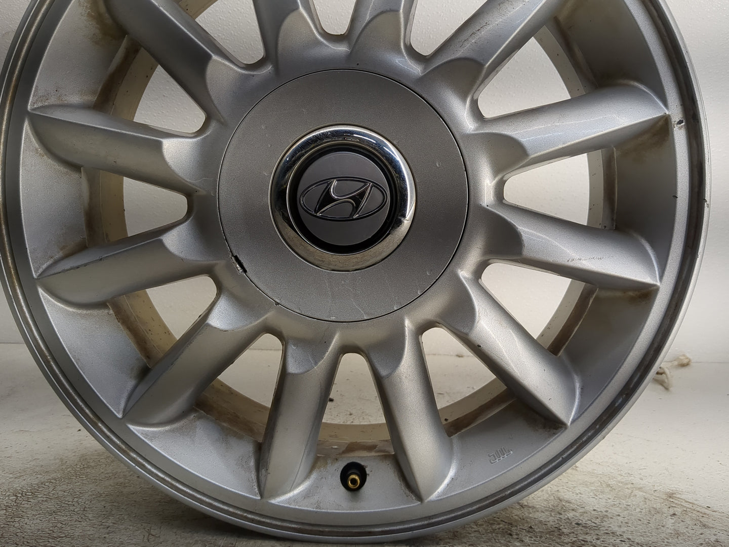 2004-2005 Hyundai Xg350 Oem Wheel Rim - Oemusedautoparts1.com