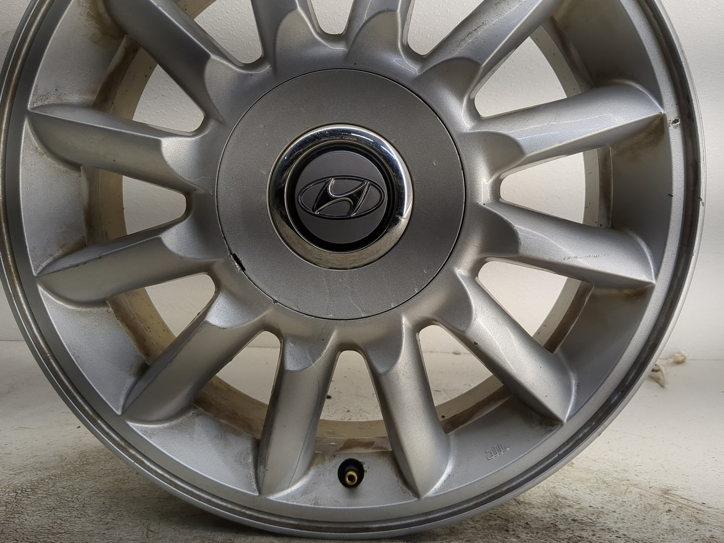 2004-2005 Hyundai Xg350 Oem Wheel Rim - Oemusedautoparts1.com