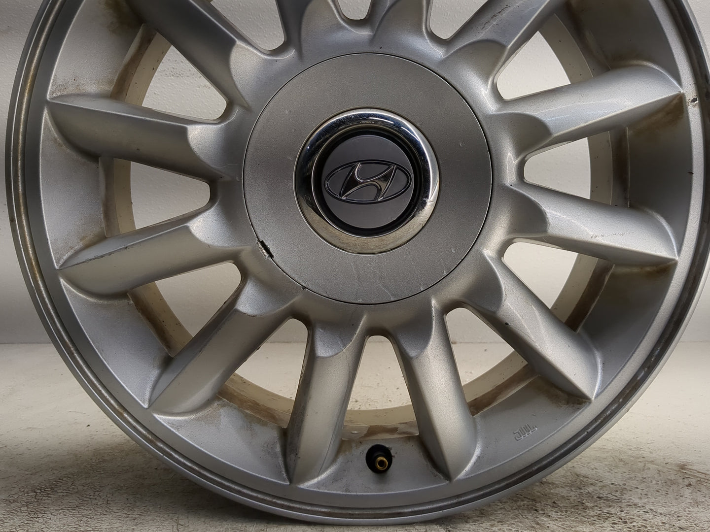 2004-2005 Hyundai Xg350 Oem Wheel Rim - Oemusedautoparts1.com