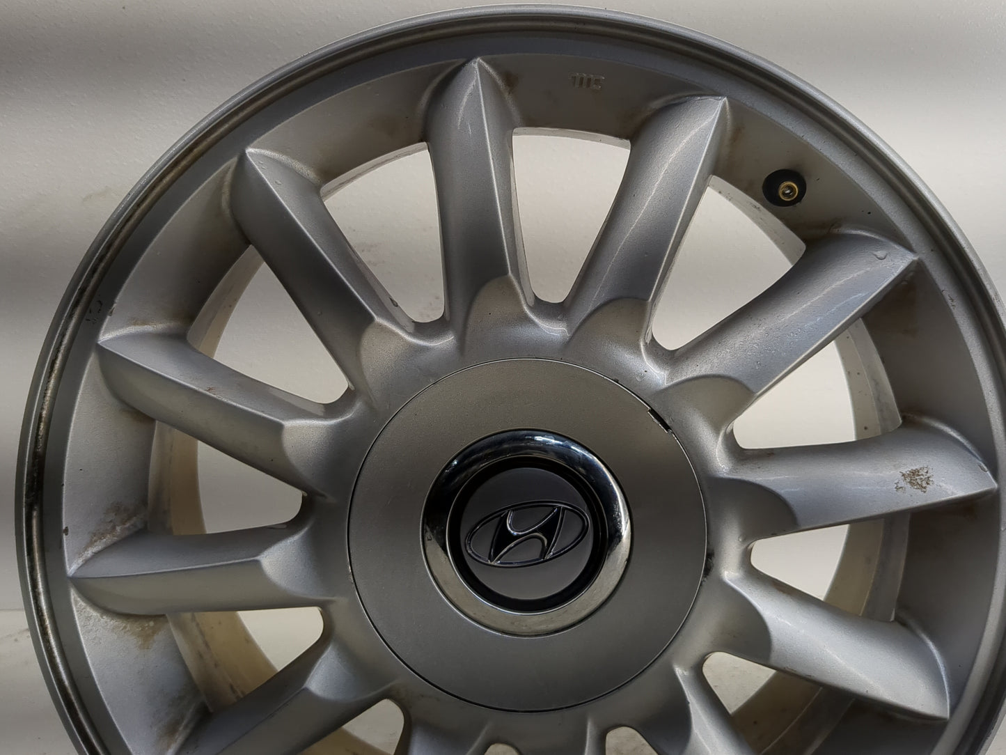 2004-2005 Hyundai Xg350 Oem Wheel Rim - Oemusedautoparts1.com
