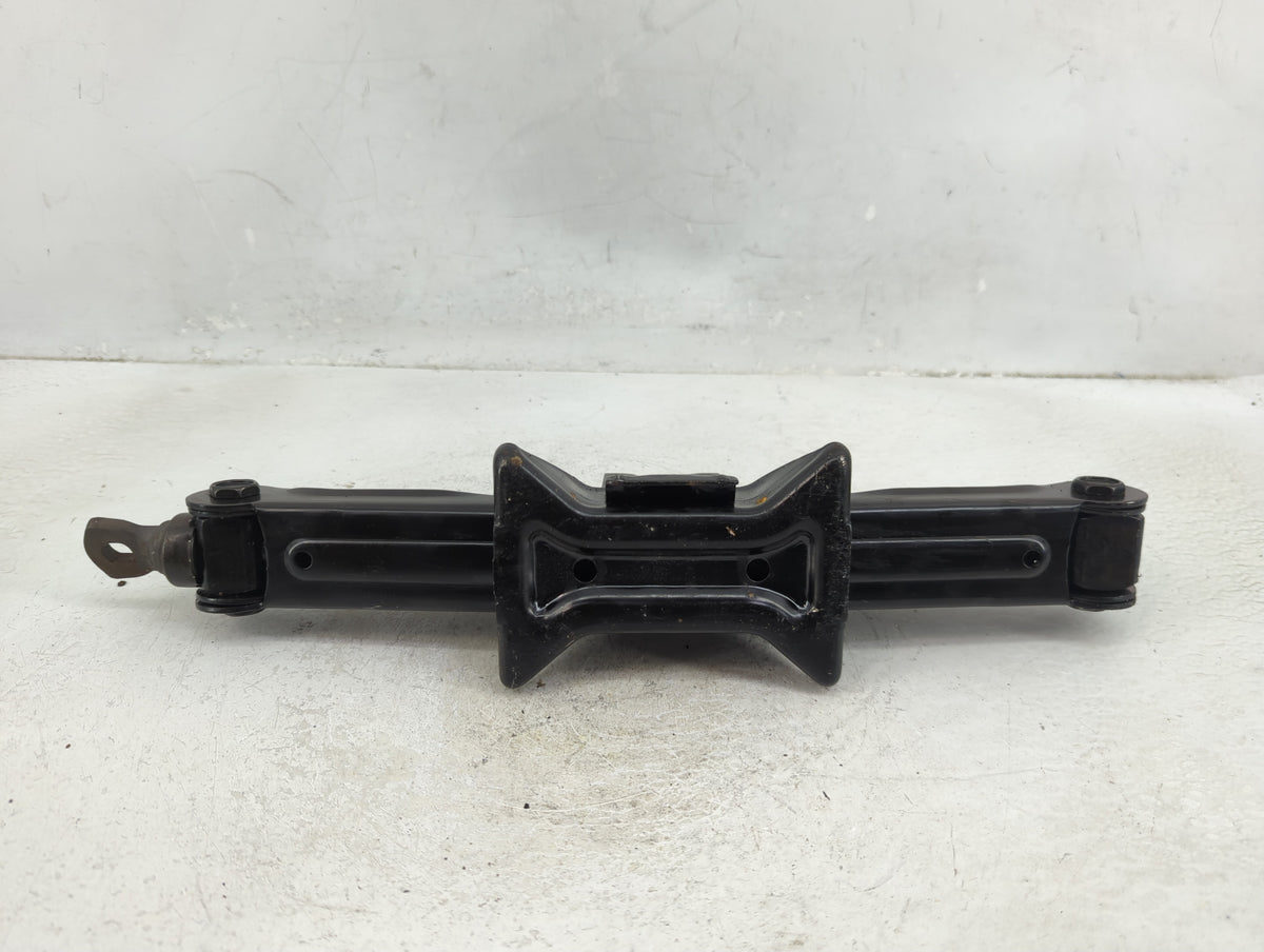 2005 Hyundai Xg350 Spare Scissor Car Jack - Oemusedautoparts1.com
