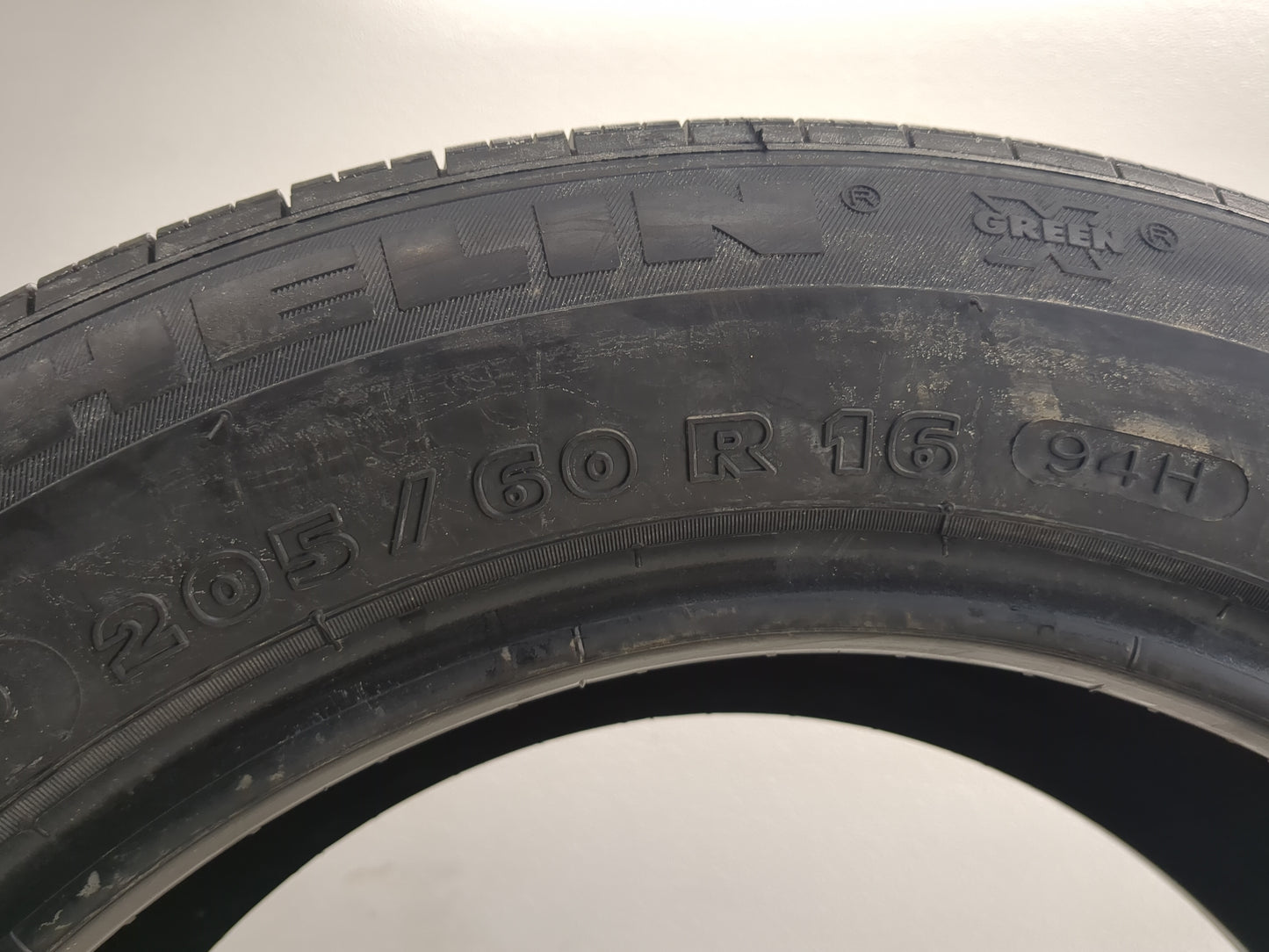 Used Tire 205/60R16 MICHELIN ENERGY MXV4 94H - Tread Depth 11/32 - Oemusedautoparts1.com