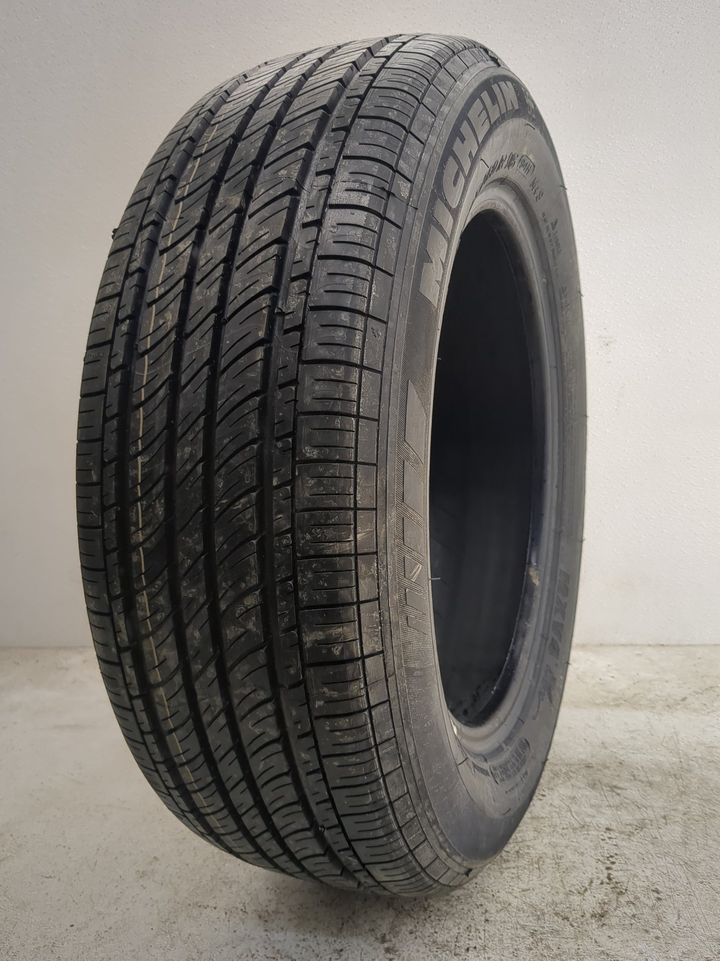 Used Tire 205/60R16 MICHELIN ENERGY MXV4 94H - Tread Depth 11/32 - Oemusedautoparts1.com