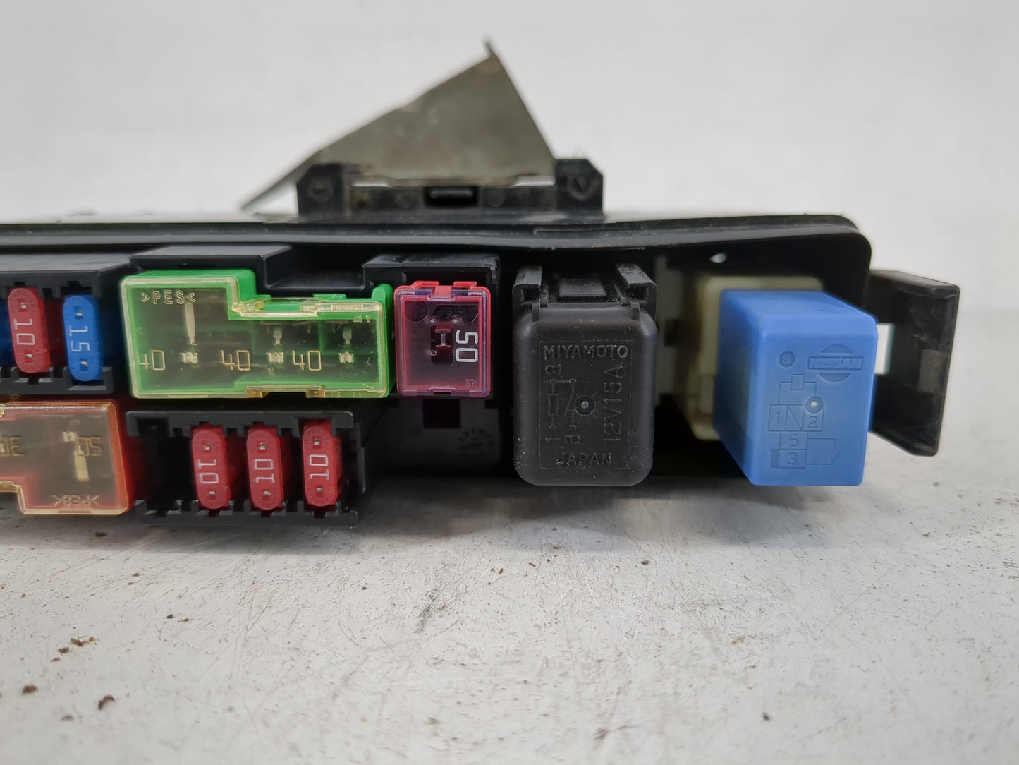 2003-2008 Infiniti Fx35 Fusebox Fuse Box Panel Relay Module Fits Fits 2003 2004 2005 2006 2007 2008 OEM Used Auto Parts - Oe