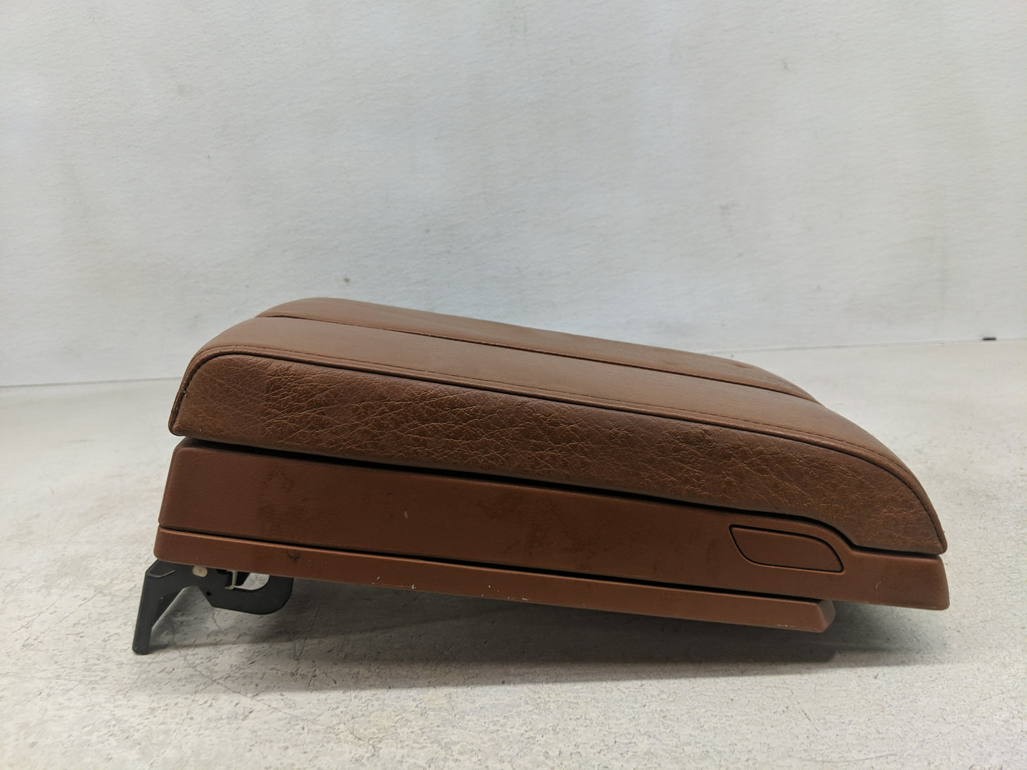 2005 Infiniti Fx35 Center Console Armrest Cover Lid Fits OEM Used Auto Parts - Oemusedautoparts1.com