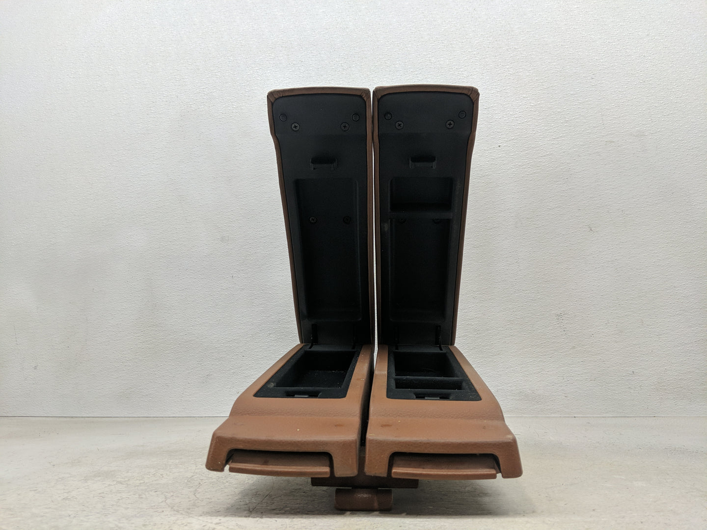 2005 Infiniti Fx35 Center Console Armrest Cover Lid Fits OEM Used Auto Parts - Oemusedautoparts1.com