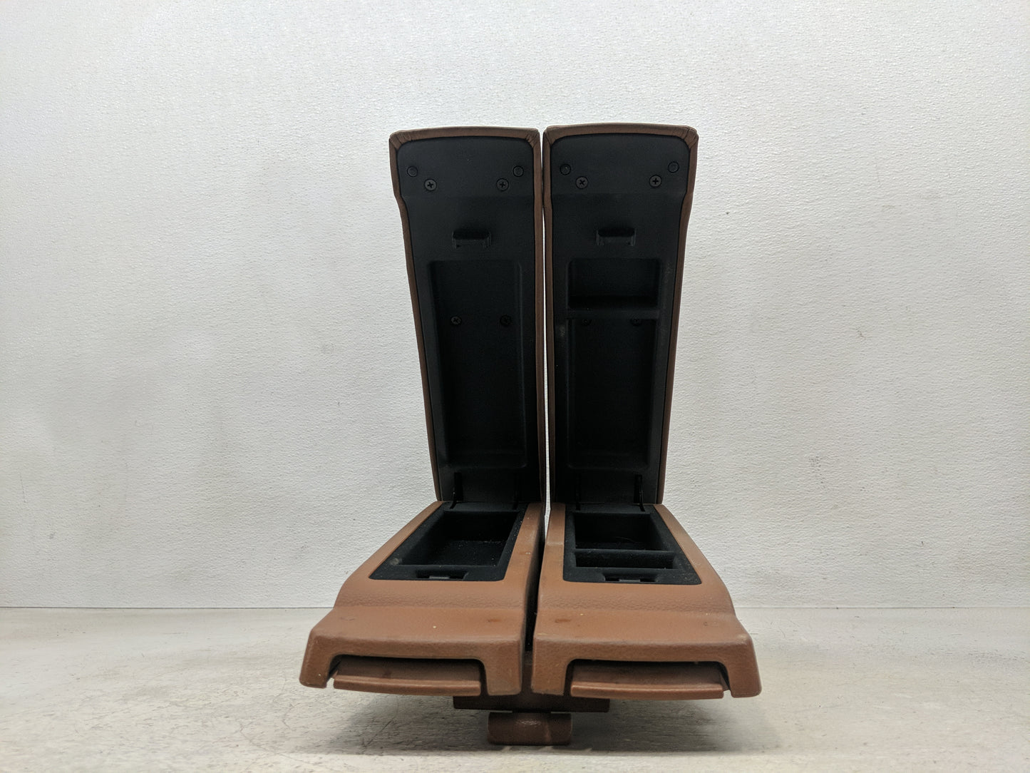 2005 Infiniti Fx35 Center Console Armrest Cover Lid Fits OEM Used Auto Parts - Oemusedautoparts1.com