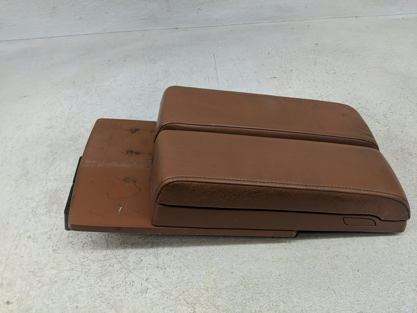 2005 Infiniti Fx35 Center Console Armrest Cover Lid Fits OEM Used Auto Parts - Oemusedautoparts1.com