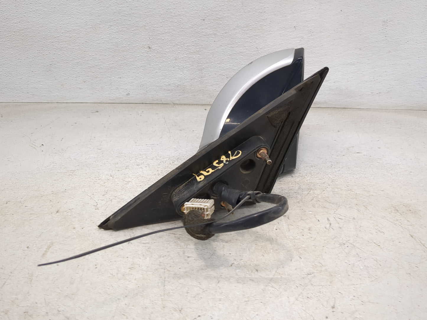 2003-2005 Infiniti Fx35 Passenger Side View Mirror - Right Door Mirror OEM Used - Oemusedautoparts1.com