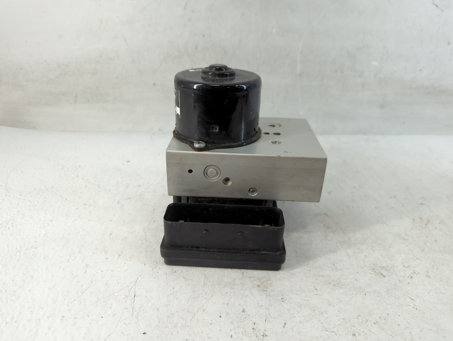 2004-2005 Infiniti Fx35 ABS Pump Control Module Replacement Fits Fits 2004 2005 OEM Used Auto Parts - Oemusedautoparts1.com