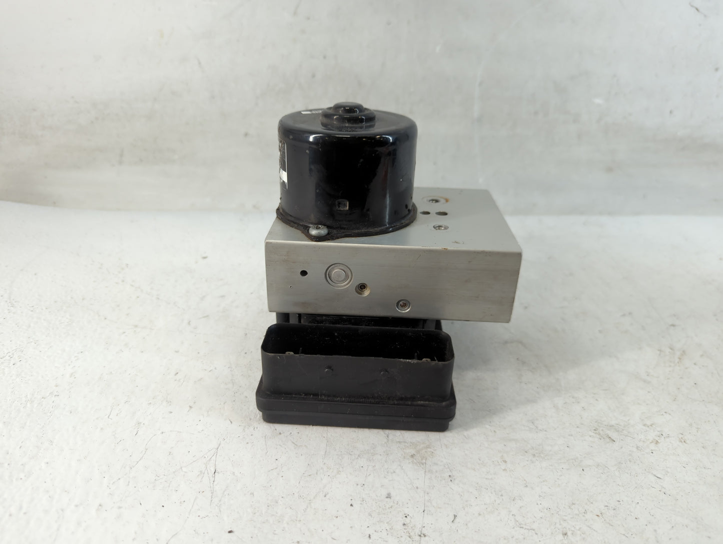 2004-2005 Infiniti Fx35 ABS Pump Control Module Replacement Fits Fits 2004 2005 OEM Used Auto Parts - Oemusedautoparts1.com