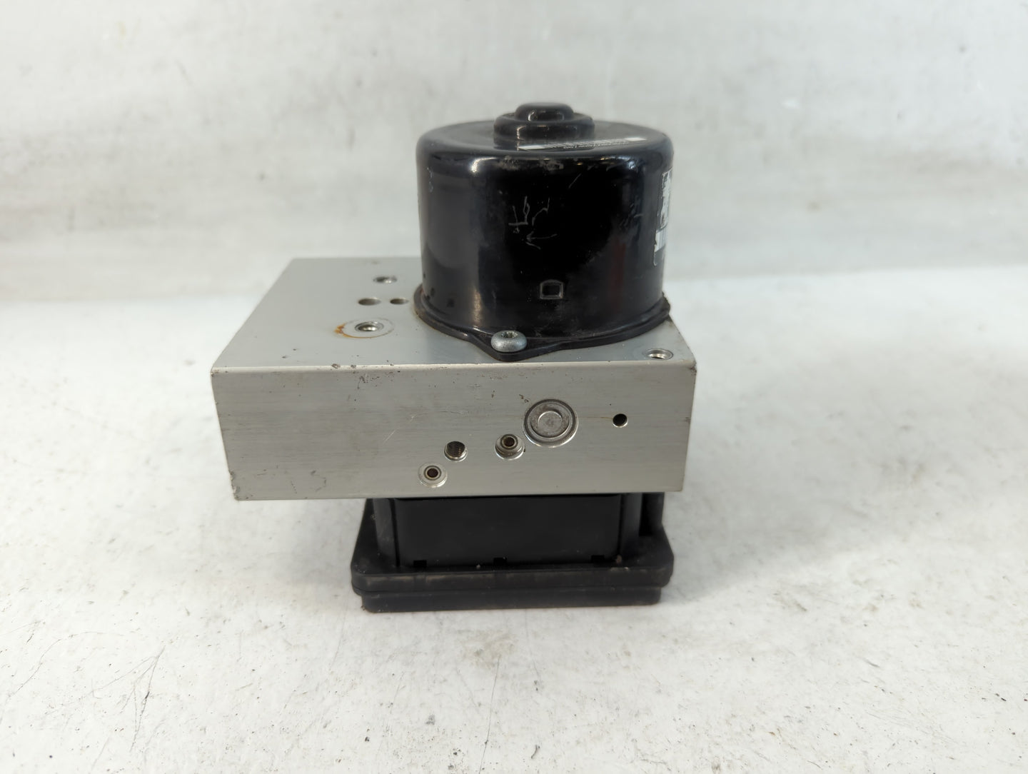 2004-2005 Infiniti Fx35 ABS Pump Control Module Replacement Fits Fits 2004 2005 OEM Used Auto Parts - Oemusedautoparts1.com