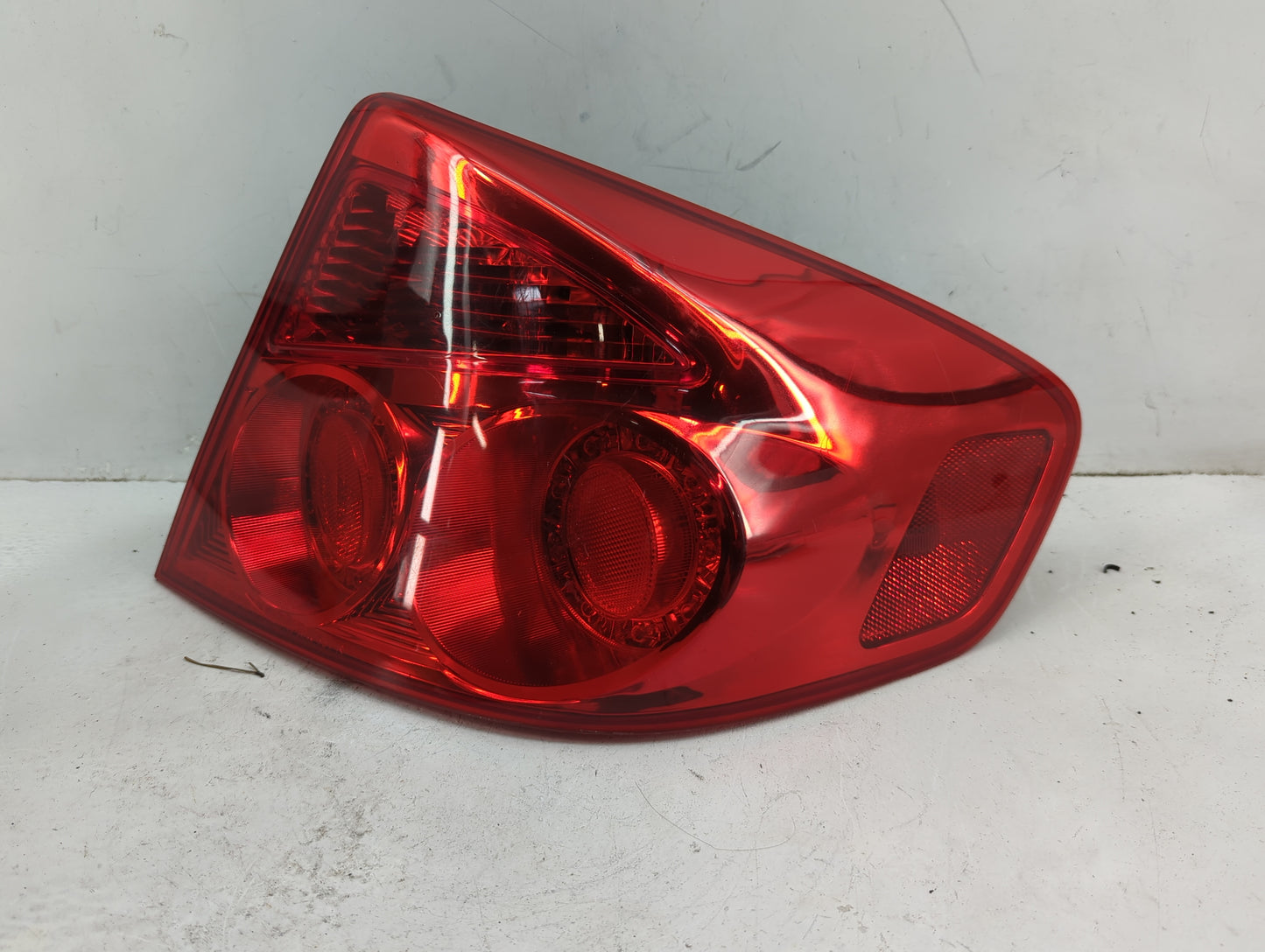 2005-2006 Infiniti G35 Tail Light Assembly Passenger Right OEM P/N:220-63790 Fits Fits 2005 2006 OEM Used Auto Parts - Oemus
