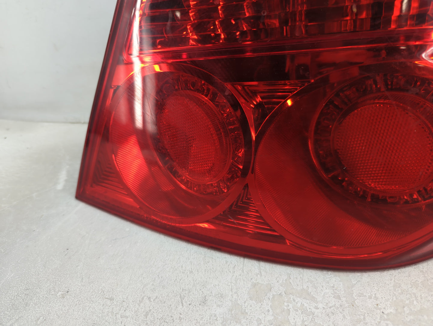 2005-2006 Infiniti G35 Tail Light Assembly Passenger Right OEM P/N:220-63790 Fits Fits 2005 2006 OEM Used Auto Parts - Oemus