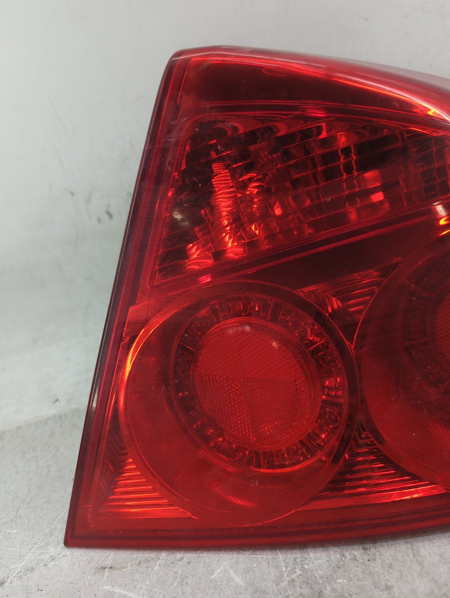 2005-2006 Infiniti G35 Tail Light Assembly Passenger Right OEM P/N:220-63790 Fits Fits 2005 2006 OEM Used Auto Parts - Oemus