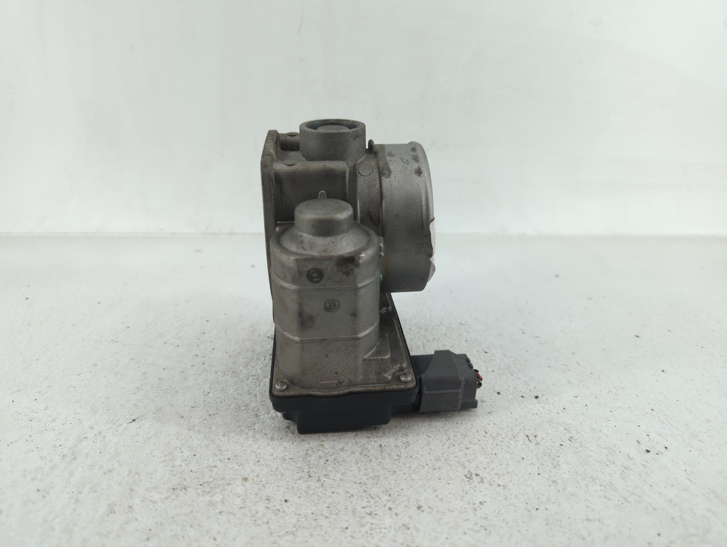 2003-2006 Infiniti G35 Throttle Body P/N:RME70-04 A576-01, RME70 Fits Fits 2002 2003 2004 2005 2006 OEM Used Auto Parts - Oe