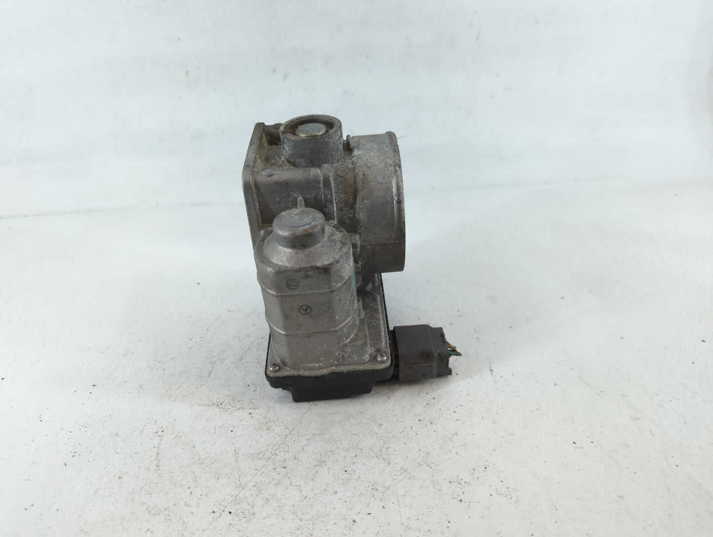 2003-2006 Infiniti G35 Throttle Body P/N:RME70-04 Fits Fits 2002 2003 2004 2005 2006 OEM Used Auto Parts - Oemusedautoparts1