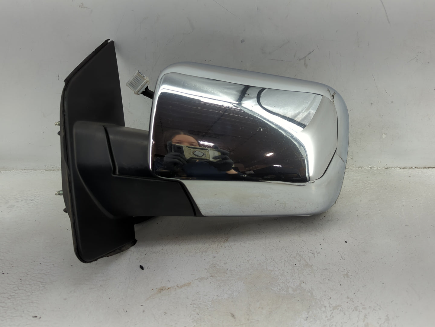 2004-2005 Infiniti Qx56 Driver Side View Mirror - Left Door Mirror OEM Used - Oemusedautoparts1.com