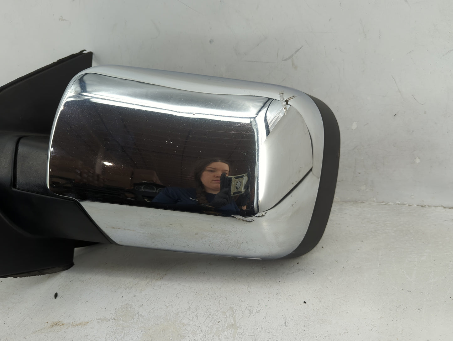 2004-2005 Infiniti Qx56 Driver Side View Mirror - Left Door Mirror OEM Used - Oemusedautoparts1.com