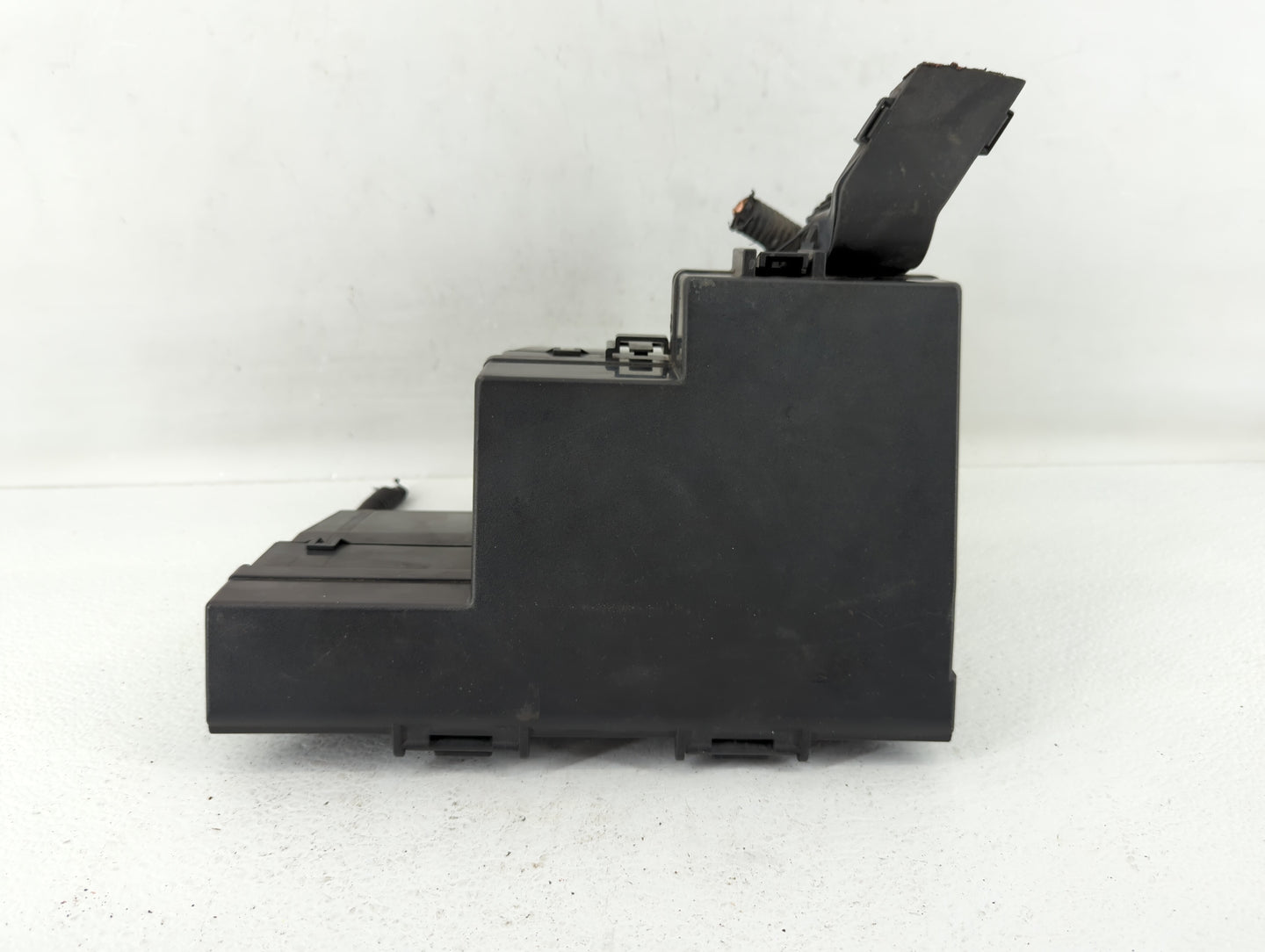 2004-2005 Jaguar S-Type Fusebox Fuse Box Panel Relay Module P/N:2R8T-14A075-CC Fits Fits 2004 2005 OEM Used Auto Parts - Oem