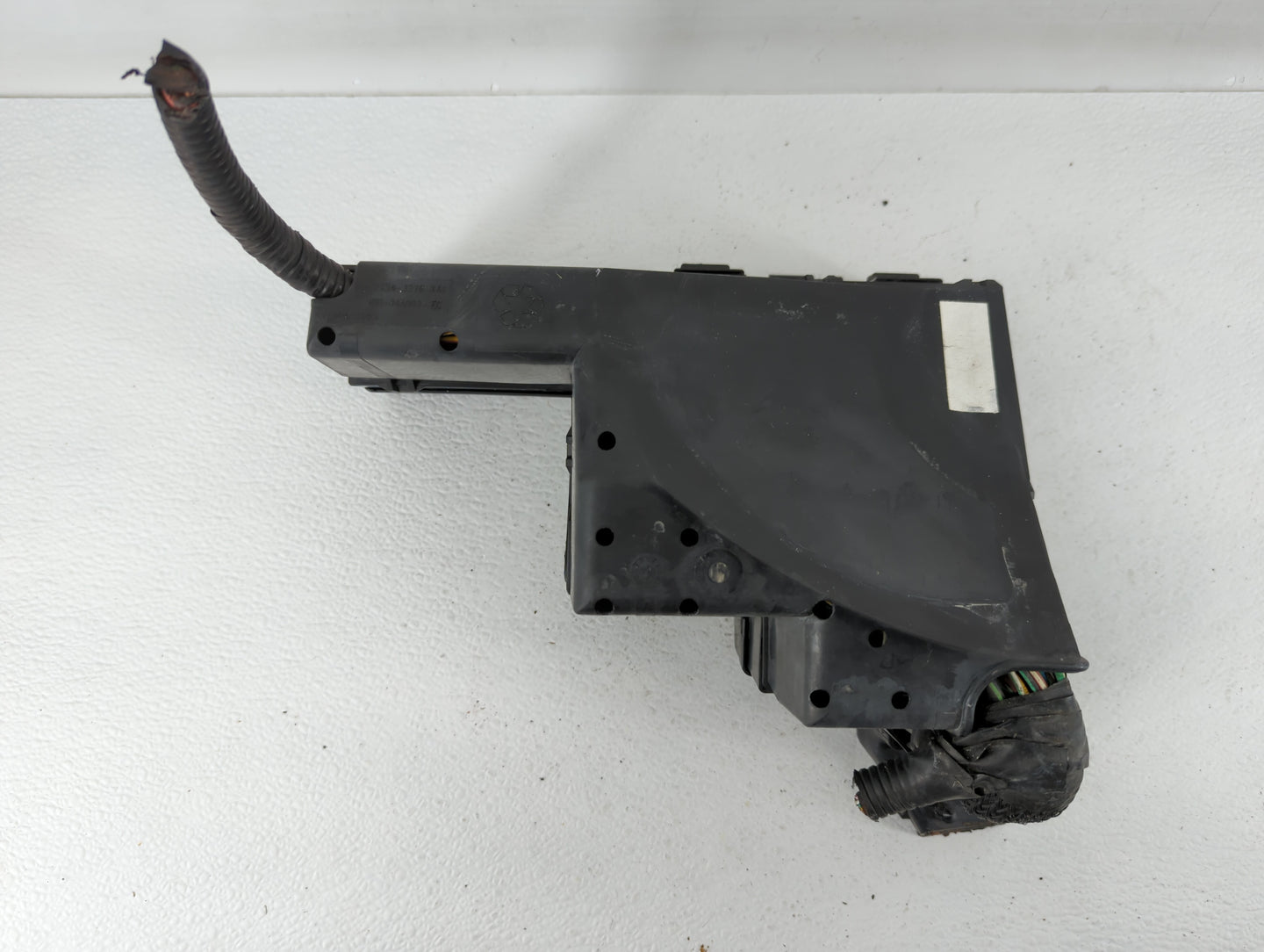 2004-2005 Jaguar S-Type Fusebox Fuse Box Panel Relay Module P/N:2R8T-14A075-CC Fits Fits 2004 2005 OEM Used Auto Parts - Oem