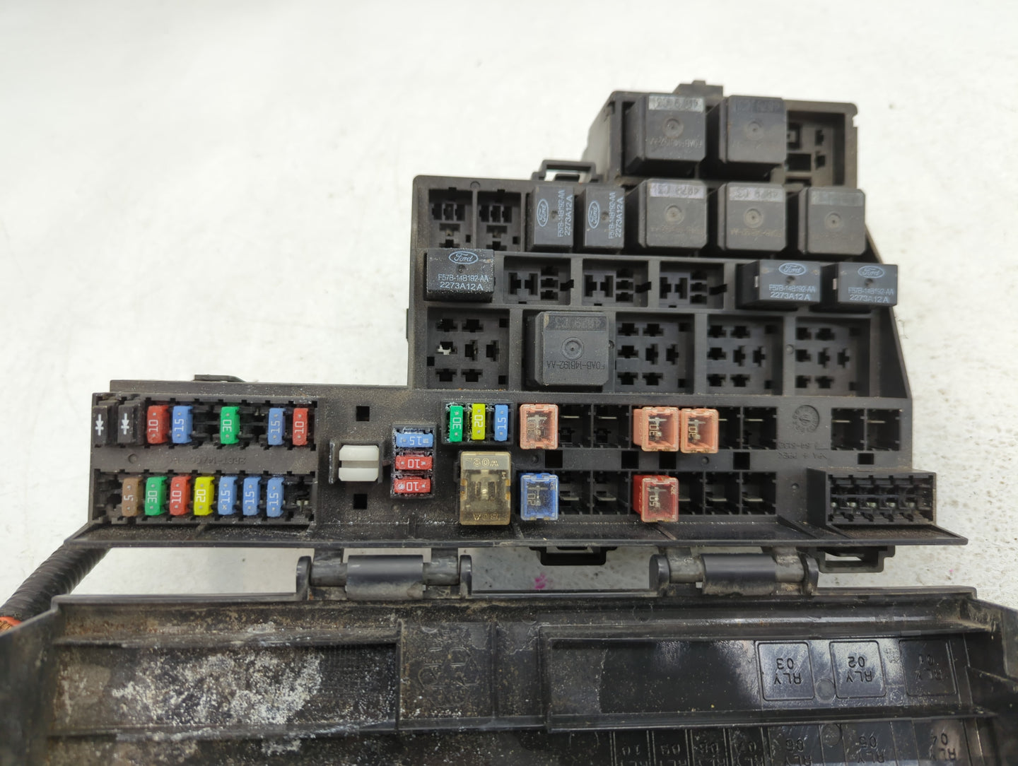 2004-2005 Jaguar S-Type Fusebox Fuse Box Panel Relay Module P/N:2R8T-14075-CC Fits Fits 2004 2005 OEM Used Auto Parts - Oemu