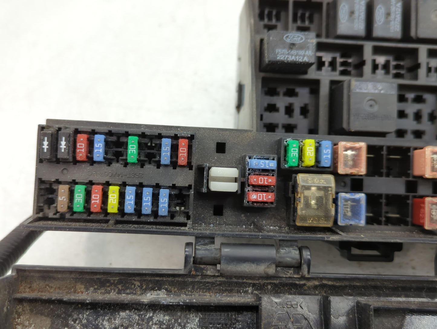 2004-2005 Jaguar S-Type Fusebox Fuse Box Panel Relay Module P/N:2R8T-14075-CC Fits Fits 2004 2005 OEM Used Auto Parts - Oemu