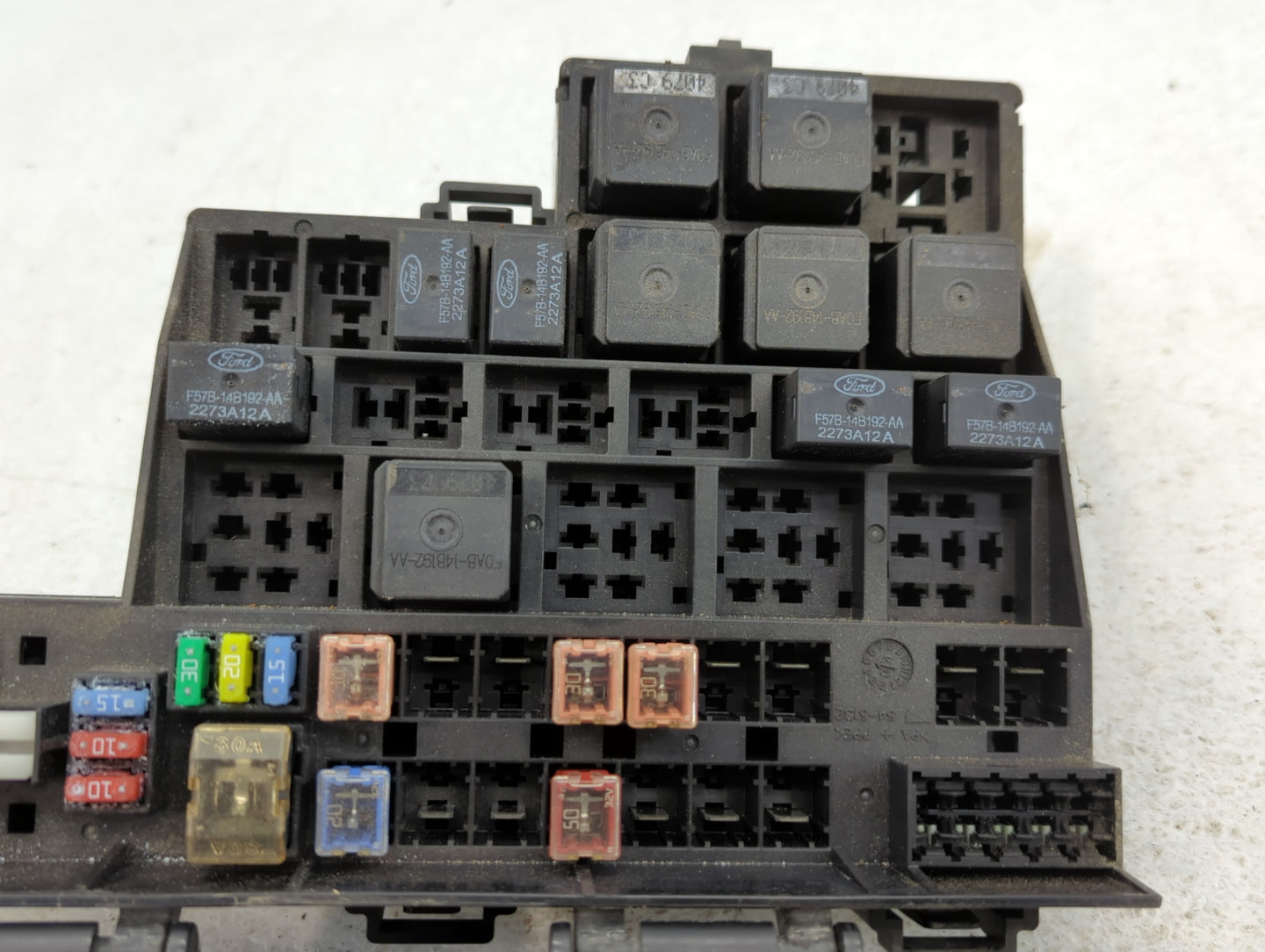 2004-2005 Jaguar S-Type Fusebox Fuse Box Panel Relay Module P/N:2R8T-14075-CC Fits Fits 2004 2005 OEM Used Auto Parts - Oemu