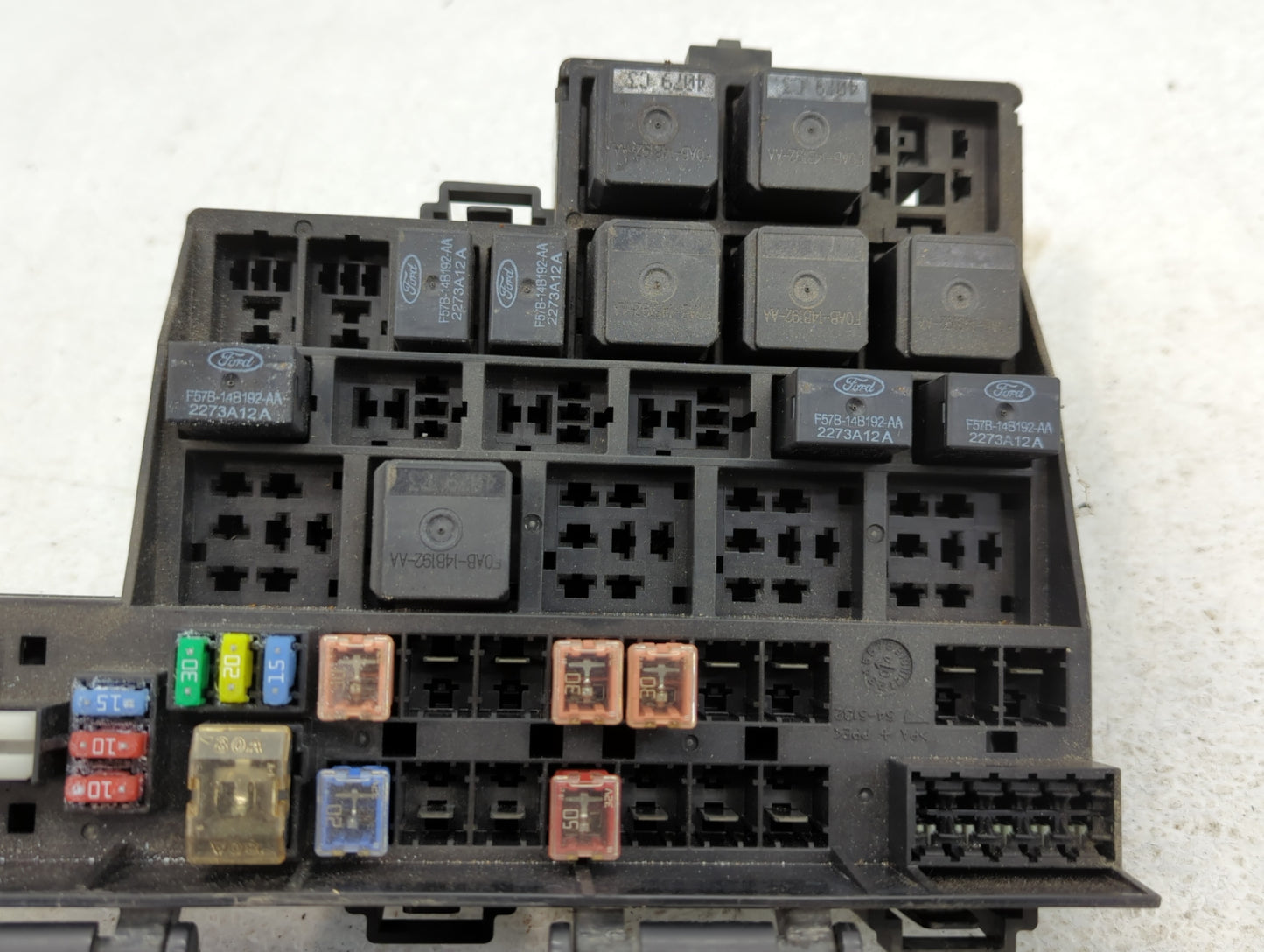 2004-2005 Jaguar S-Type Fusebox Fuse Box Panel Relay Module P/N:2R8T-14075-CC Fits Fits 2004 2005 OEM Used Auto Parts - Oemu
