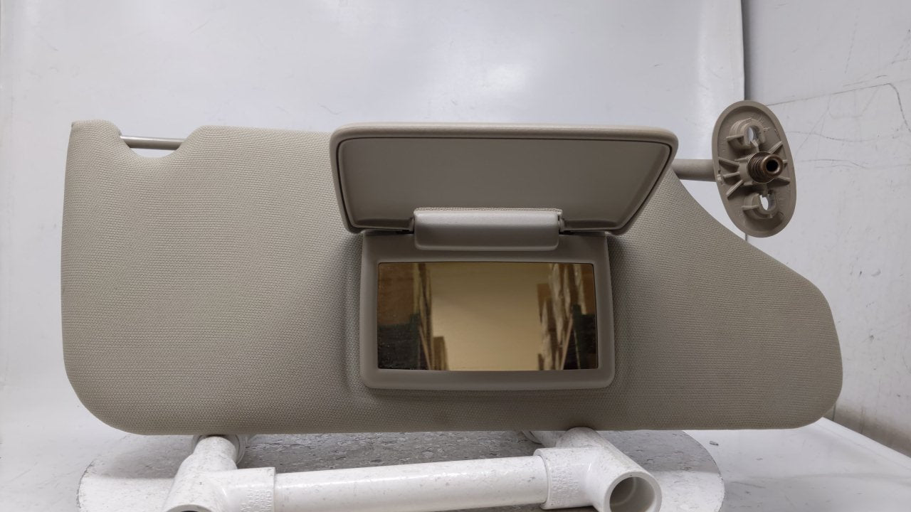 2005 Jeep Cherokee Sun Visor Shade Replacement Passenger Right Mirror Fits OEM Used Auto Parts - Oemusedautoparts1.com