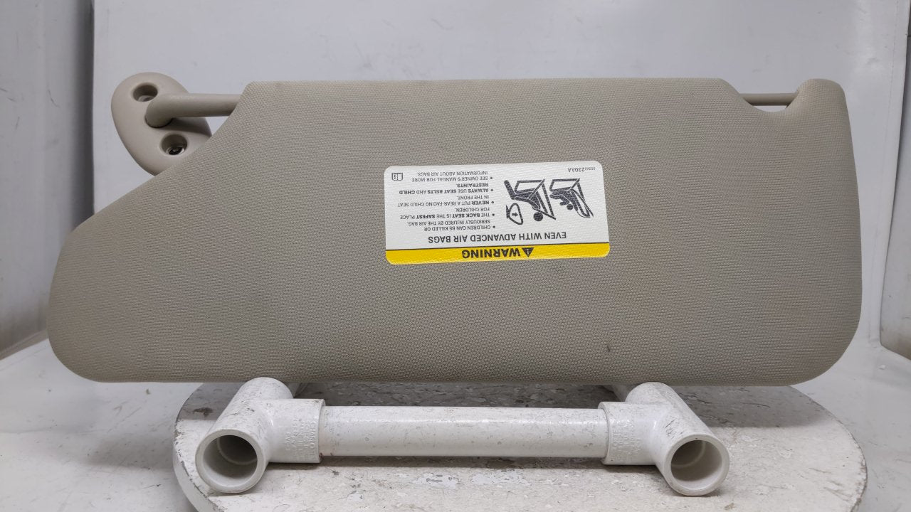 2005 Jeep Cherokee Sun Visor Shade Replacement Passenger Right Mirror Fits OEM Used Auto Parts - Oemusedautoparts1.com