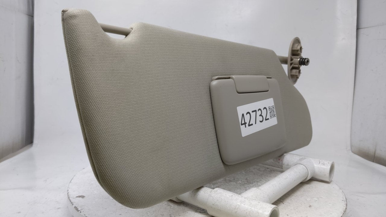 2005 Jeep Cherokee Sun Visor Shade Replacement Passenger Right Mirror Fits OEM Used Auto Parts - Oemusedautoparts1.com