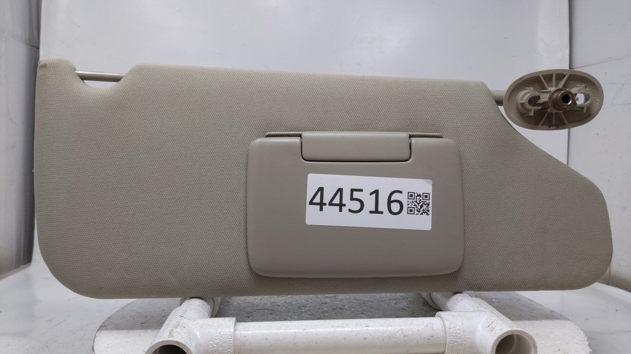 2005 Jeep Cherokee Sun Visor Shade Replacement Passenger Right Mirror Fits OEM Used Auto Parts - Oemusedautoparts1.com