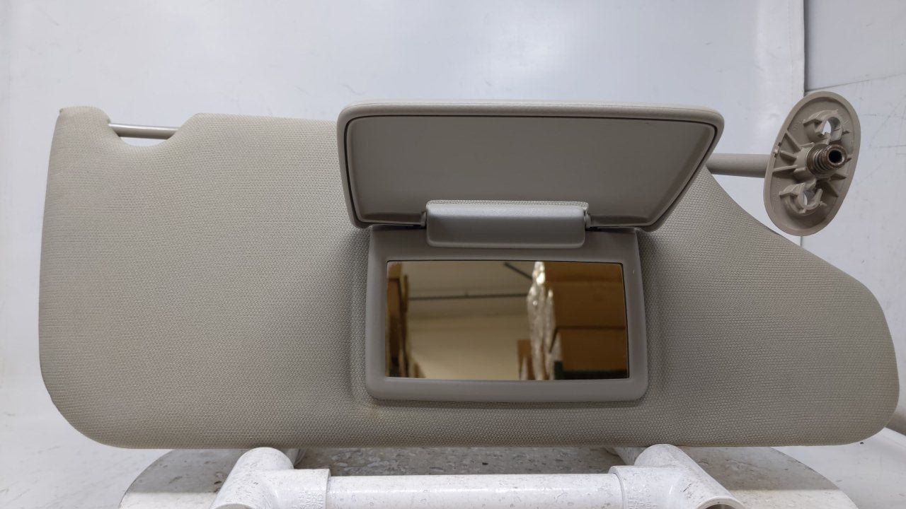2005 Jeep Cherokee Sun Visor Shade Replacement Passenger Right Mirror Fits OEM Used Auto Parts - Oemusedautoparts1.com