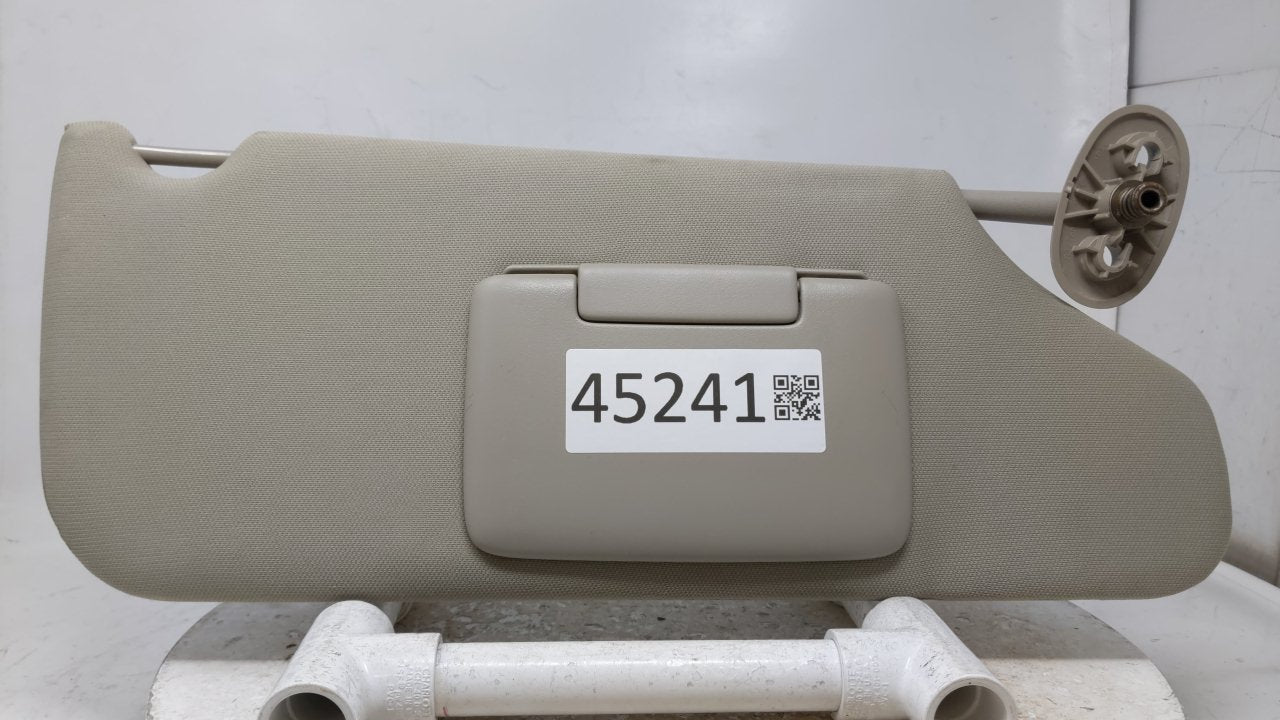 2005 Jeep Cherokee Sun Visor Shade Replacement Passenger Right Mirror Fits OEM Used Auto Parts - Oemusedautoparts1.com